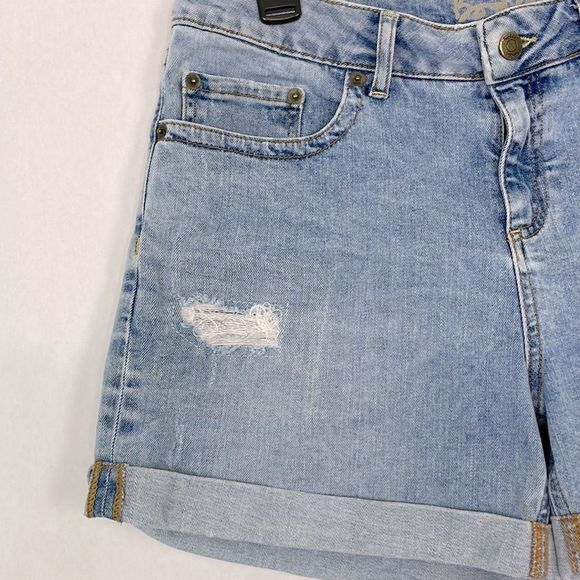 Boden Light Wash Distressed Mid Rise Rolled Cuff Denim/Jean Shorts. Size 6. - Picture 3 of 11